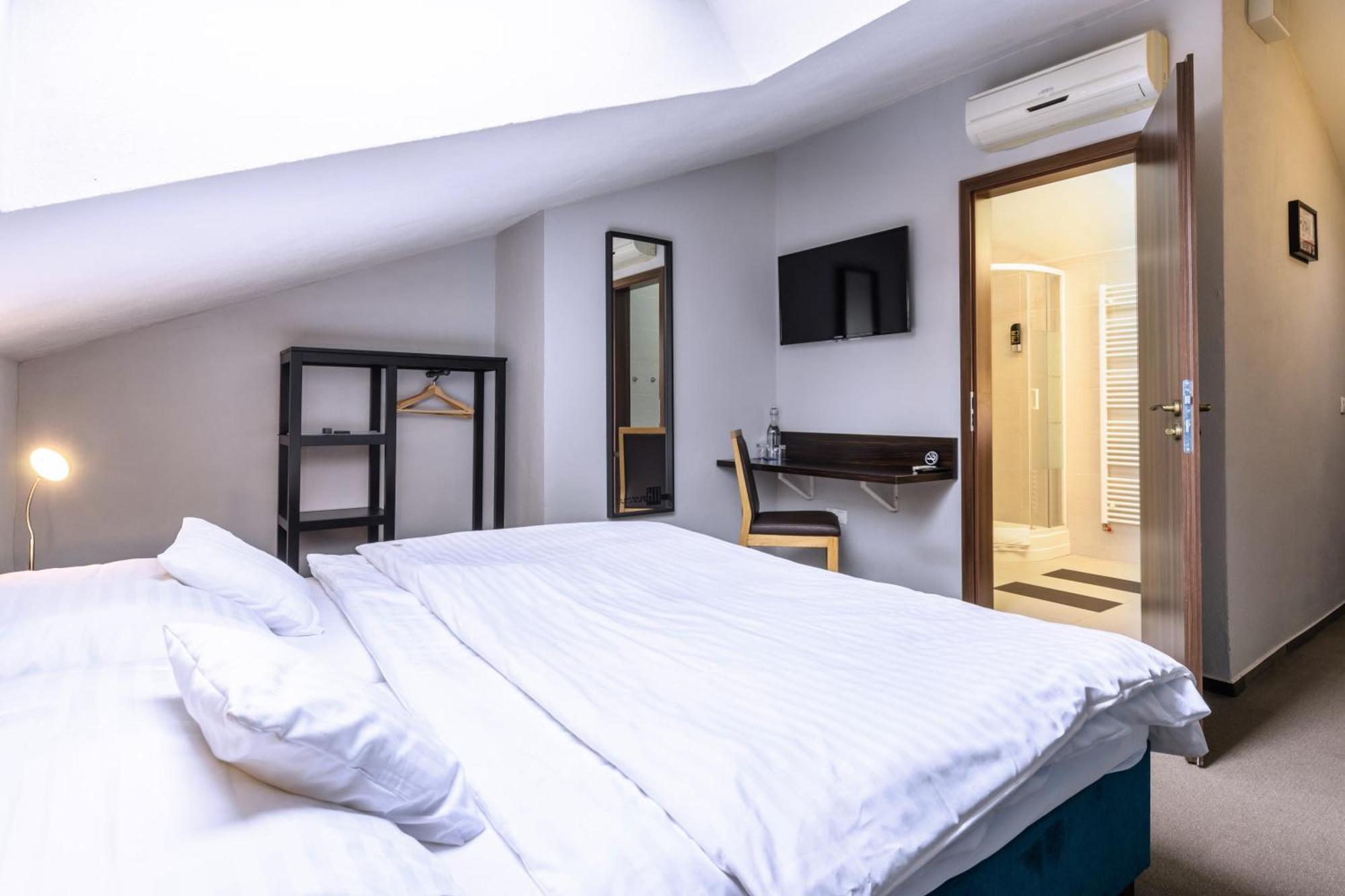 Boutique Hotel11 With Rooftop Neutra